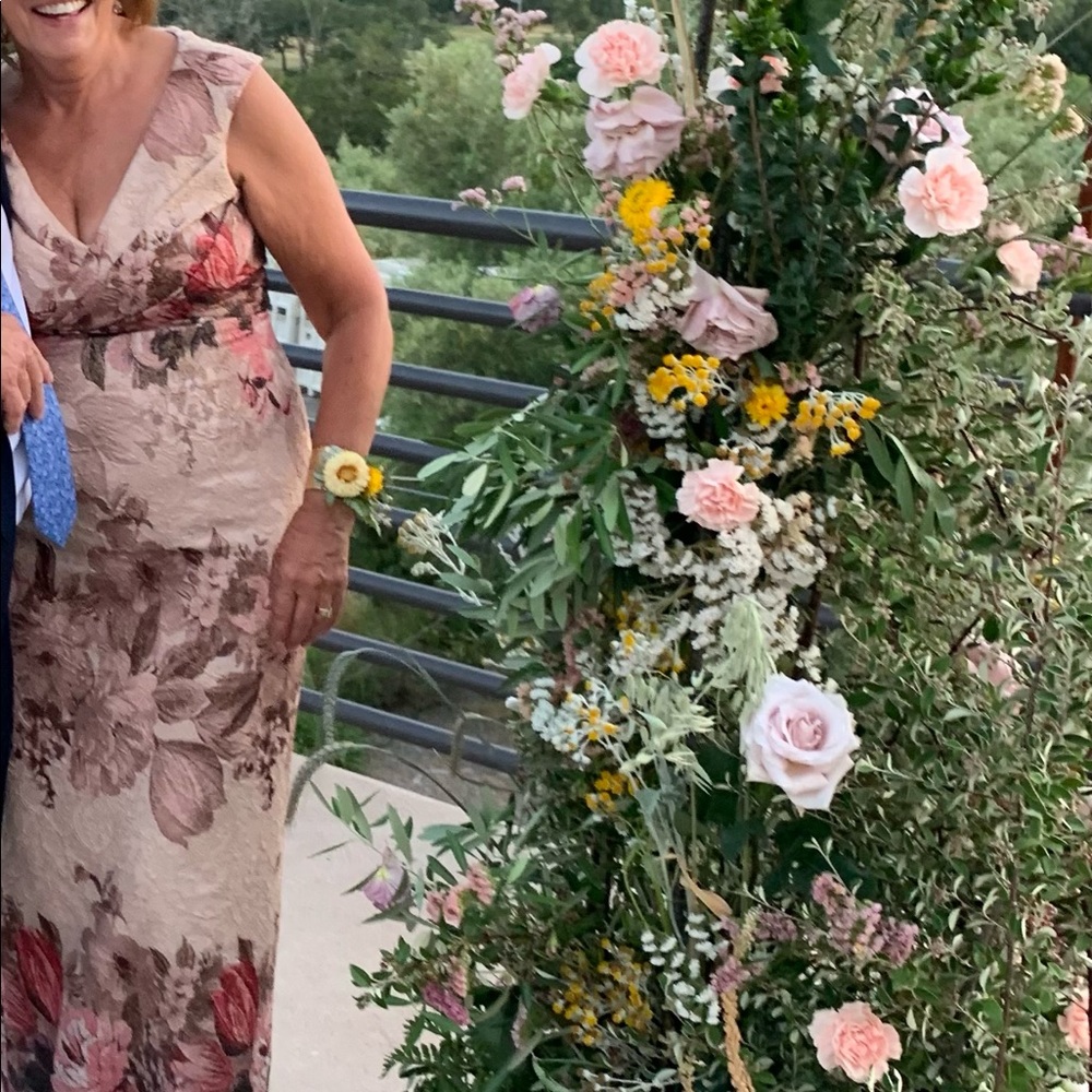 Adrianna Papell Beige Floral Cap-Sleeve Evening Dress
